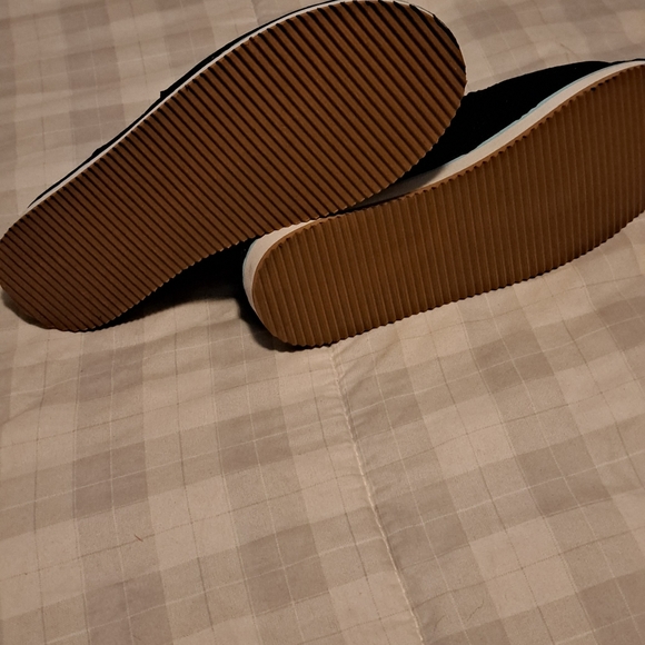 Cow print loafers. NEW never worn. Size 8 - Picture 4 of 4